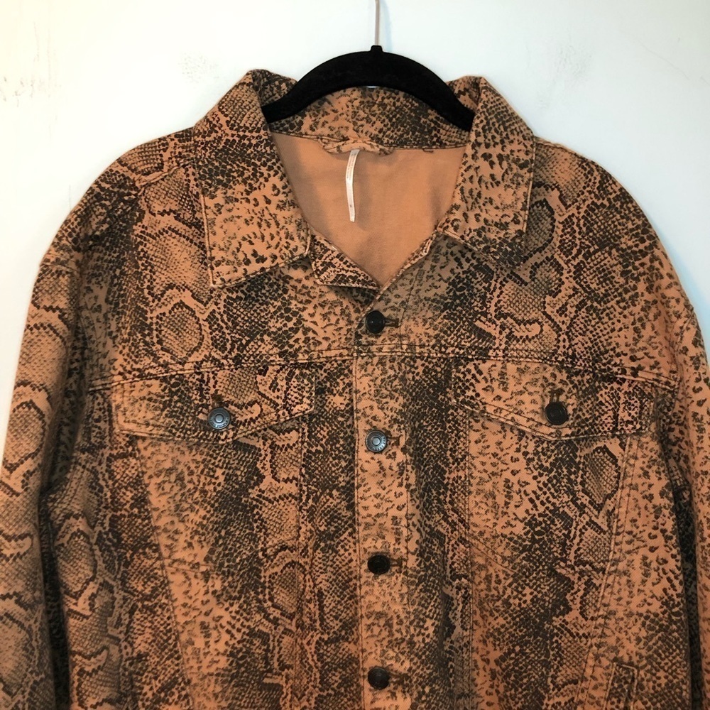 Free People Orange & Black Snakeskin Print Trucker Jacket Size Medium - Picture 6 of 15